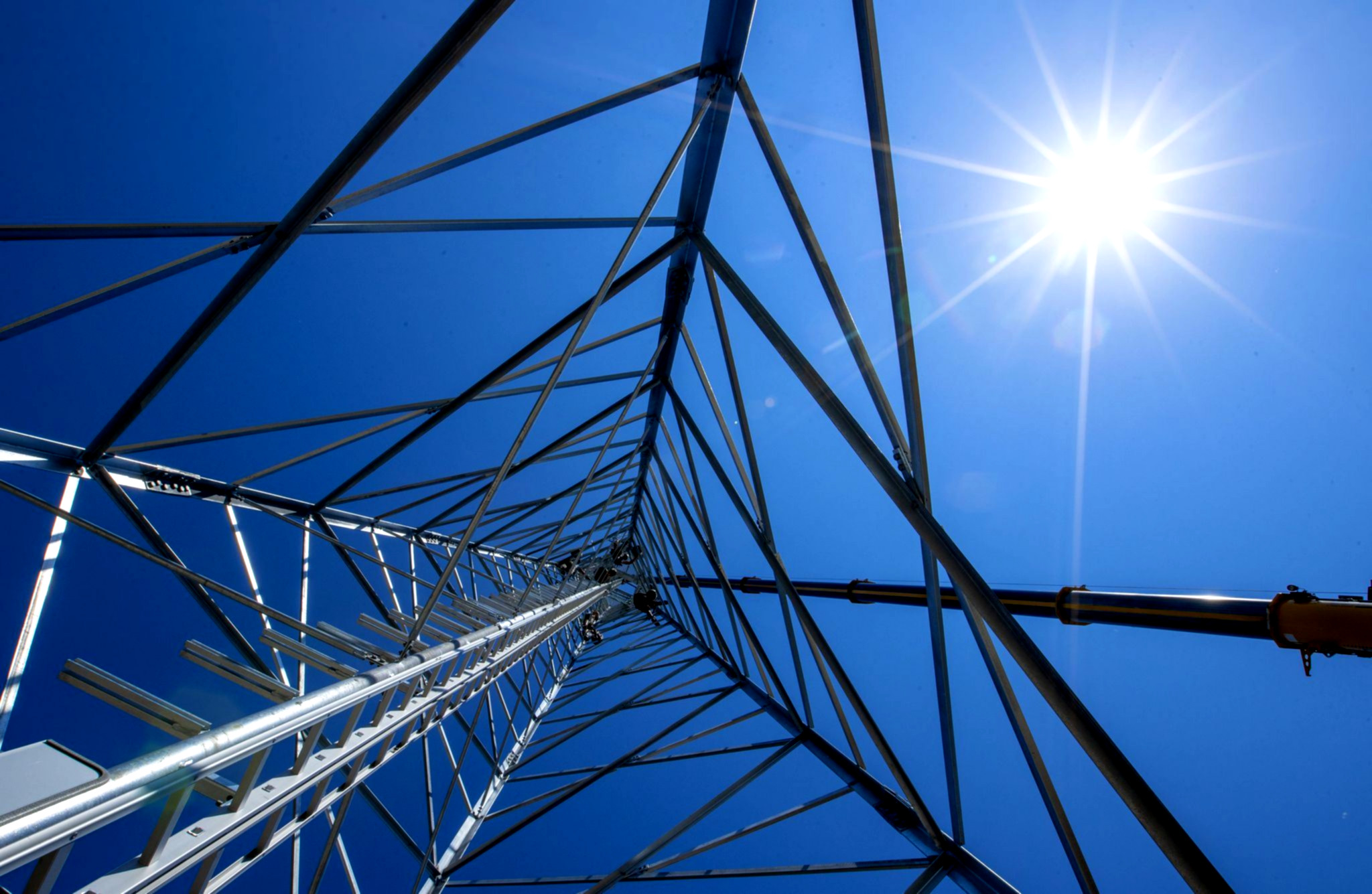 Funkmasten sichern Kommunikation bei Stromausfall.