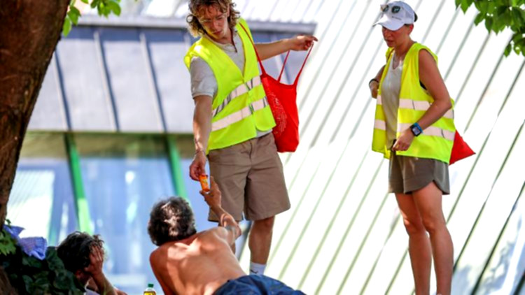 Hitzebus hilft Menschen ohne Wasser.