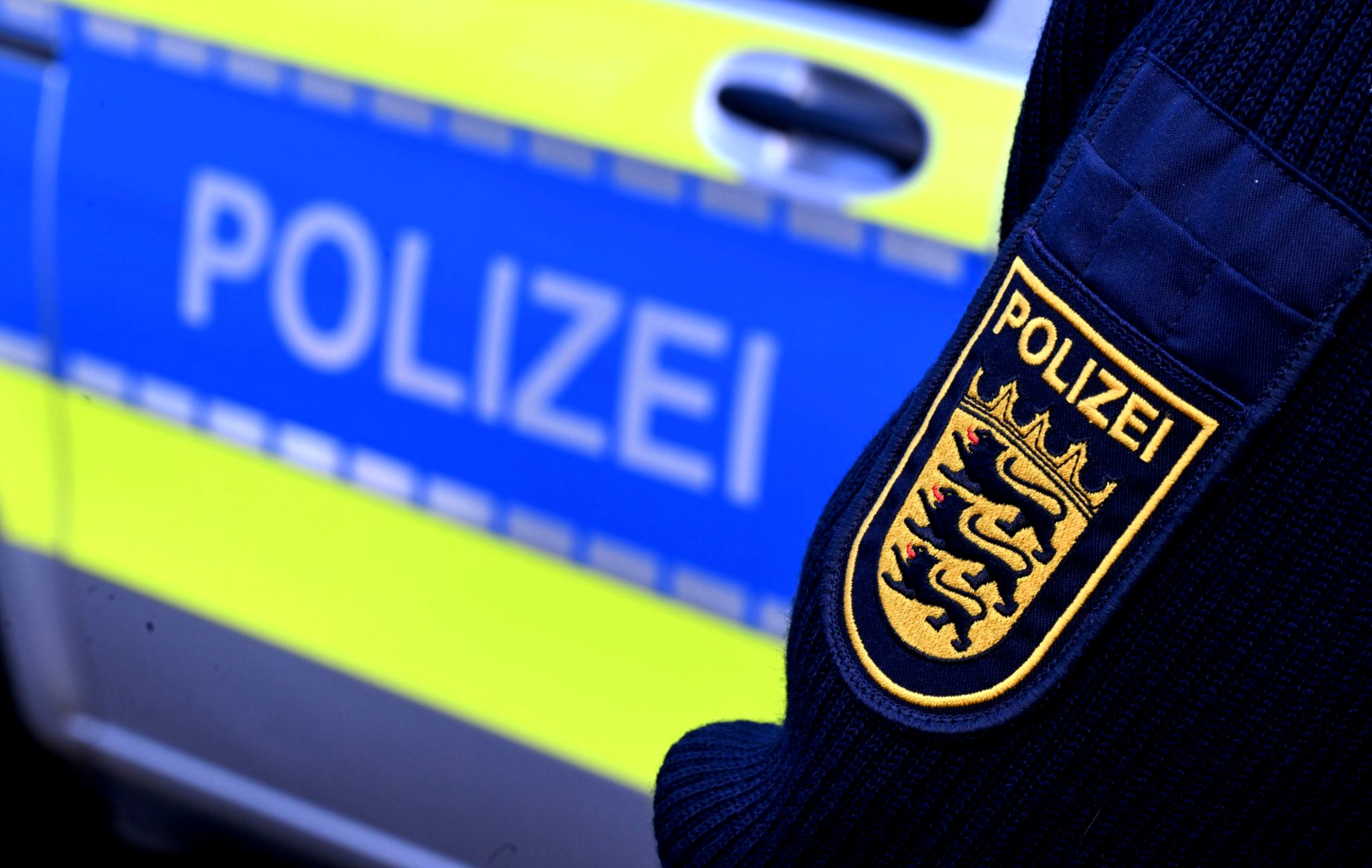 Streit eskaliert, Messer wird gezogen.
