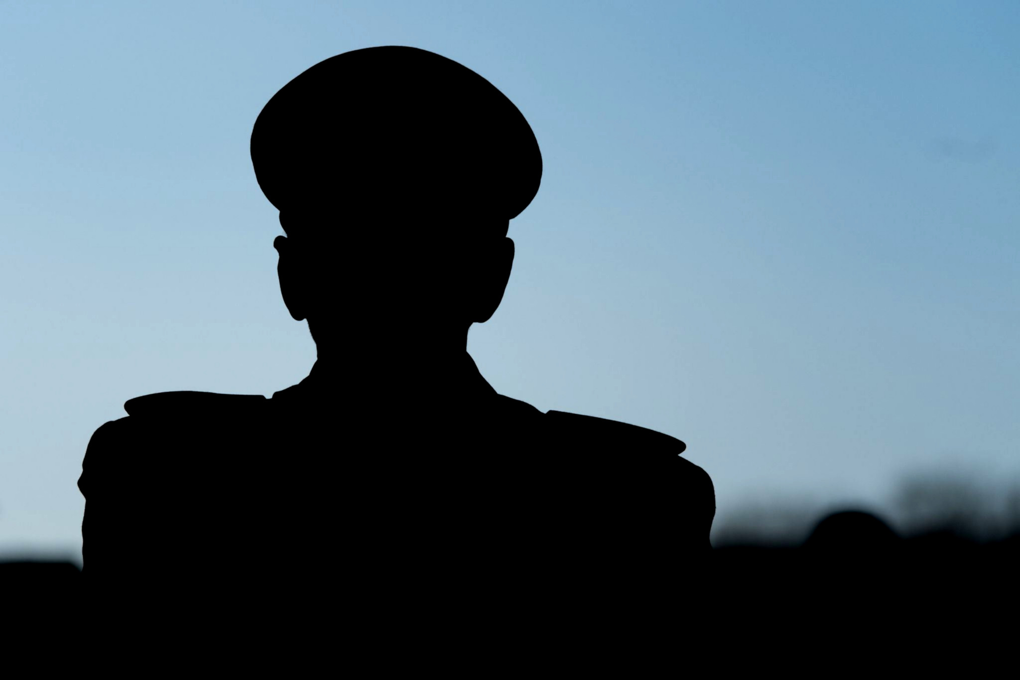 Polizist warnt vor falschen Beamten.